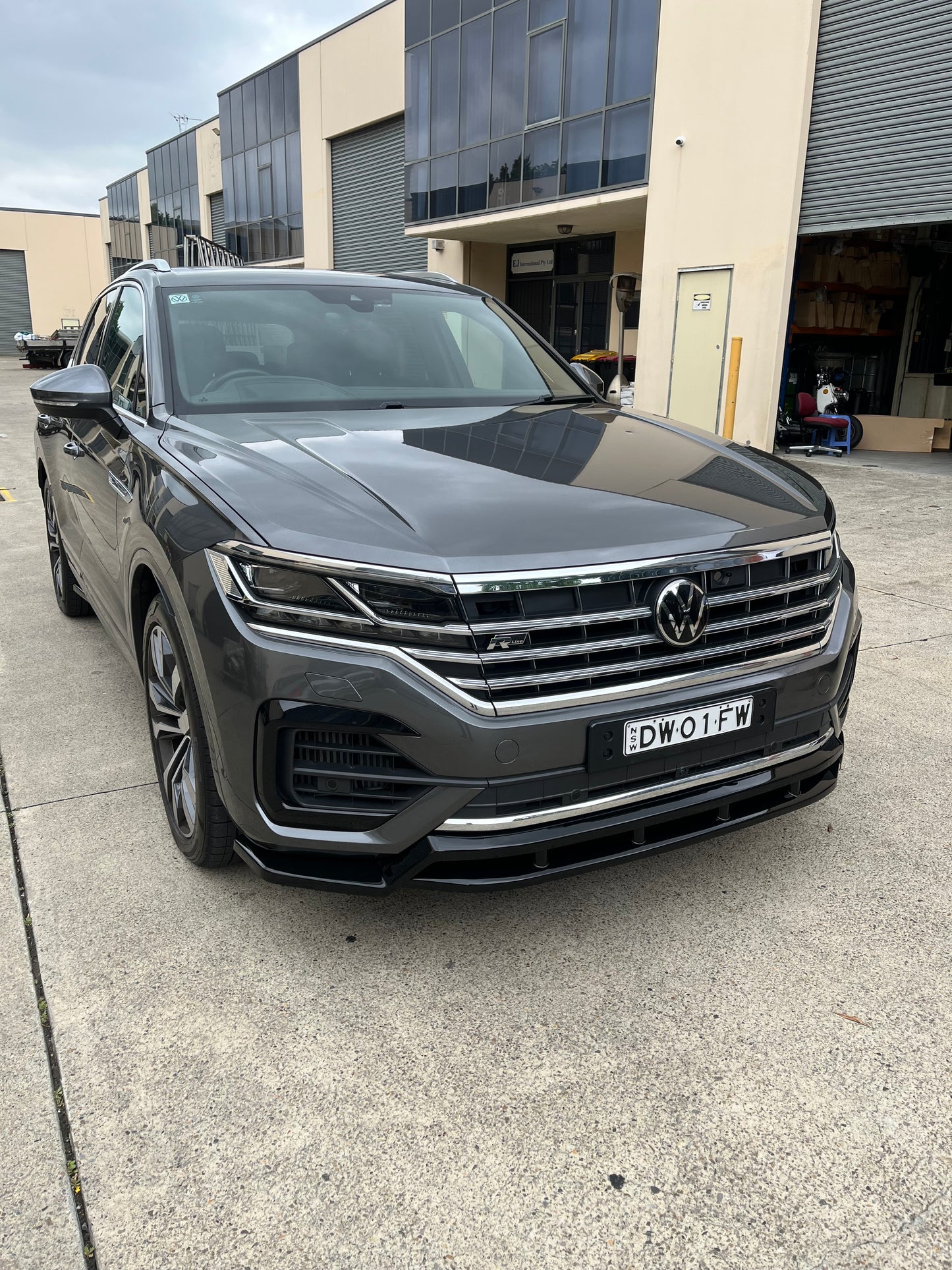 Front Splitter VW Touareg Mk3 R-Line 2018-2023