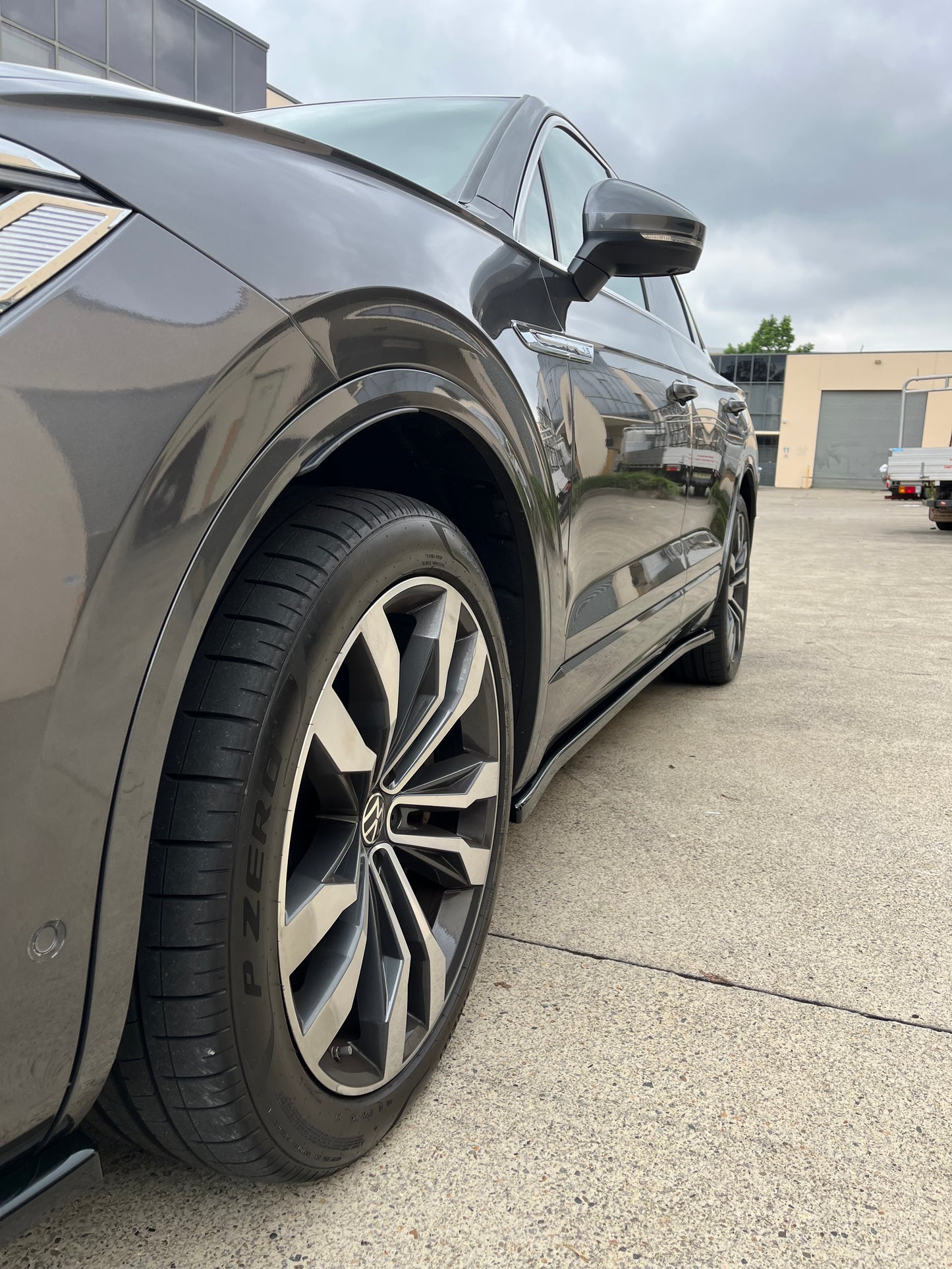 Side Skirts VW Touareg Mk3 R-Line 2018+