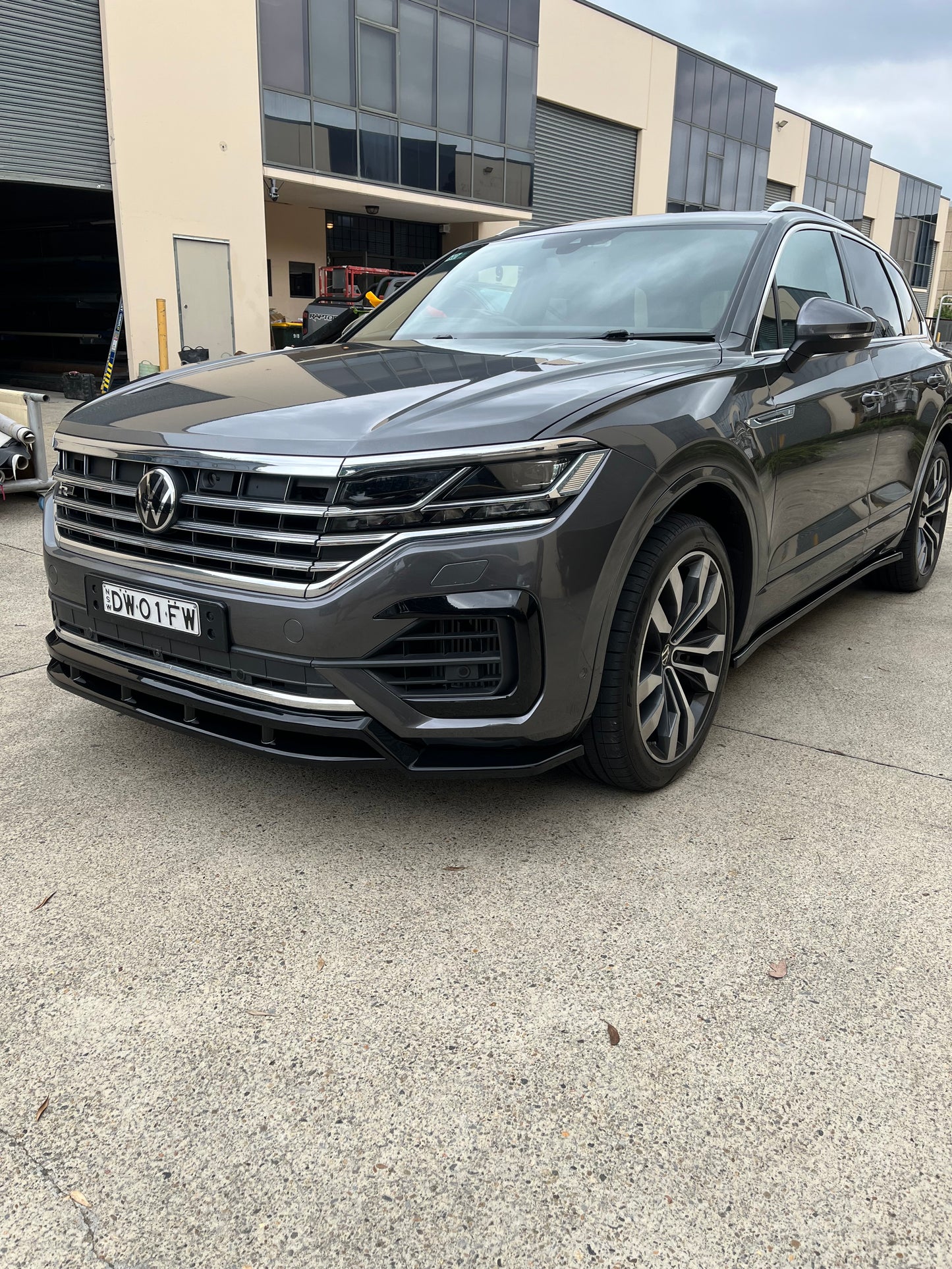 Side Skirts VW Touareg Mk3 R-Line 2018+